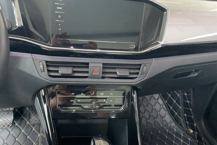 Used Volkswagen Tayron 2021 330TSI Two-Wheel Drive Luxury Smart Connectivity Version Audio And AC Panel