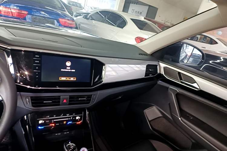 Used Volkswagen Tayron 2021 330TSI Two-Wheel Drive Luxury Smart Connectivity Version Audio And AC Panel