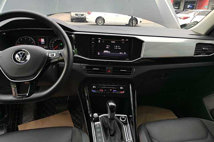 Used Volkswagen Tayron 2021 330TSI Two-Wheel Drive Luxury Smart Connectivity Version Audio And AC Panel