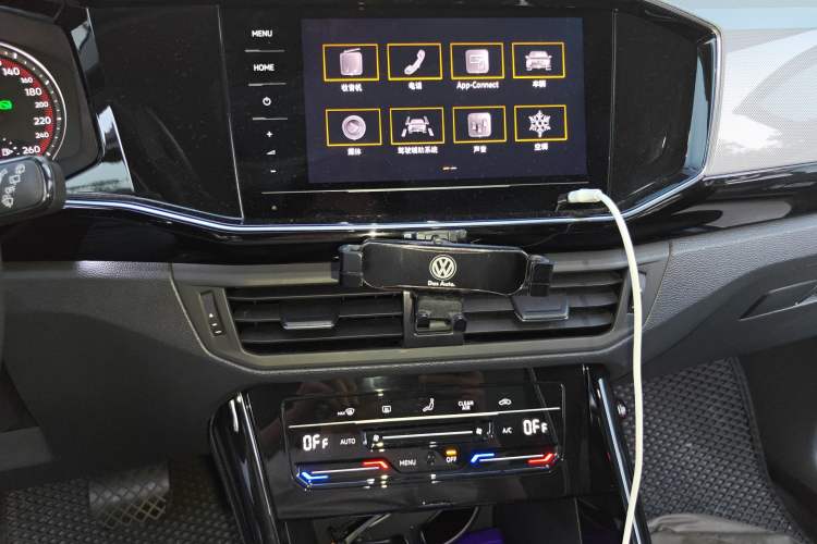 Used Volkswagen Tayron 2021 280TSI Two-Wheel Drive Luxury Smart Connectivity Version Audio And AC Panel