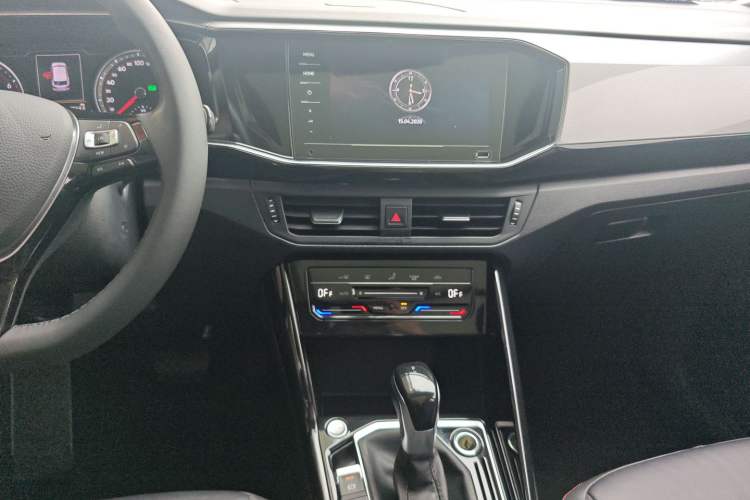 Used Volkswagen Tayron 2021 330TSI Two-Wheel Drive Luxury Smart Connectivity Version Audio And AC Panel