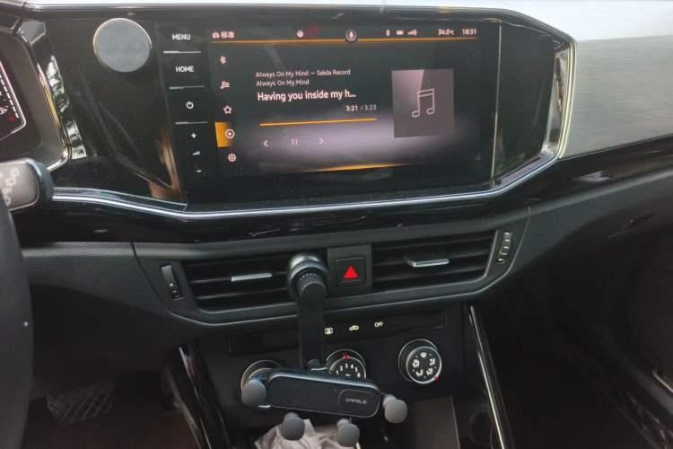 Used Volkswagen Tayron 2021 330TSI Two-Wheel Drive 30th Anniversary Edition Audio And AC Panel