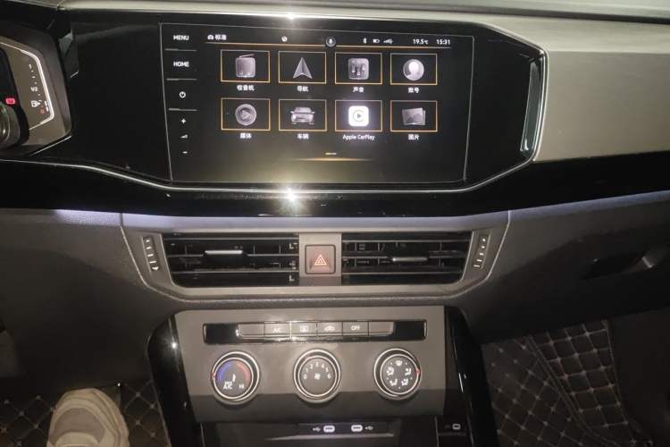 Used Volkswagen Tayron 2021 330TSI Two-Wheel Drive 30th Anniversary Edition Audio And AC Panel