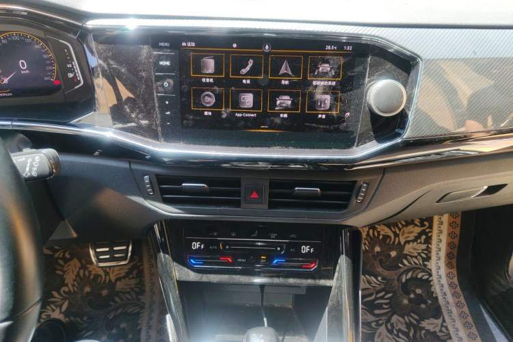 Used Volkswagen Tayron 2021 380TSI All-Wheel Drive R-Line Connected Version Audio And AC Panel