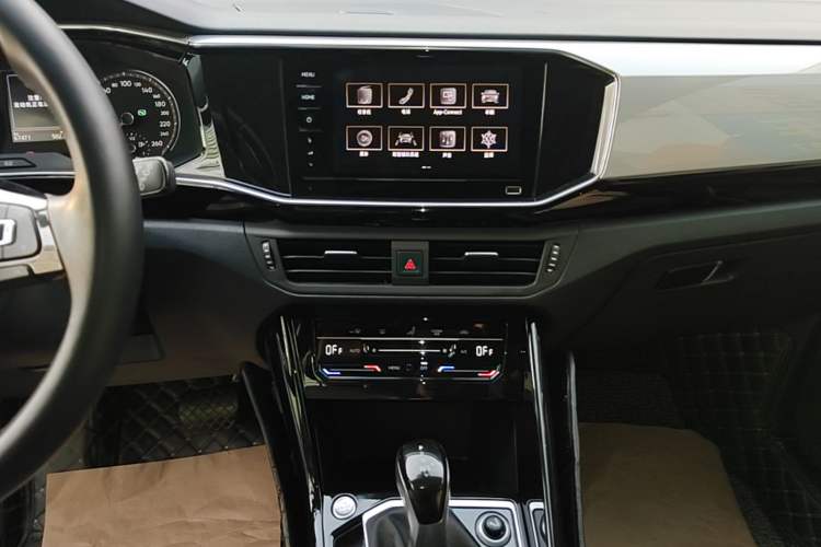 Used Volkswagen Tayron 2021 330TSI Two-Wheel Drive Luxury Smart Connectivity Version Audio And AC Panel