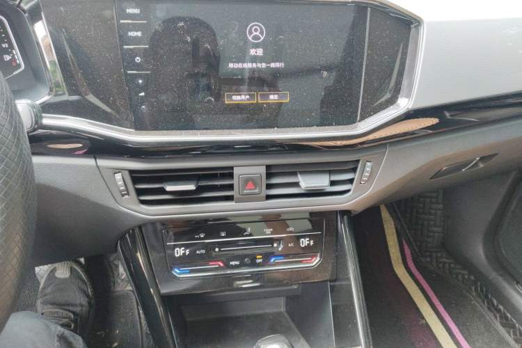 Used Volkswagen Tayron 2021 330TSI Two-Wheel-Drive 3rd Anniversary Limited Edition Audio And AC Panel