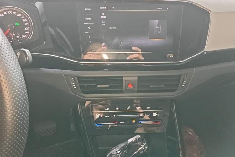 Used Volkswagen Tayron 2021 280TSI Two-Wheel Drive Luxury Smart Connectivity Version Audio And AC Panel