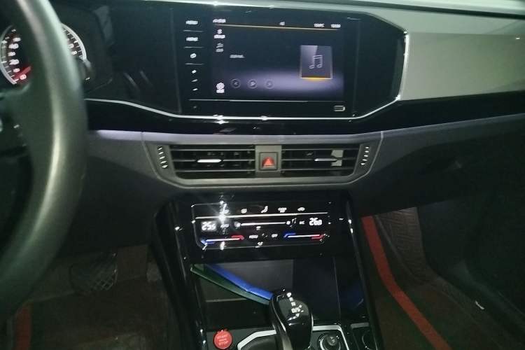 Used Volkswagen Tayron 2021 280TSI Two-Wheel Drive Luxury Smart Connectivity Version Audio And AC Panel