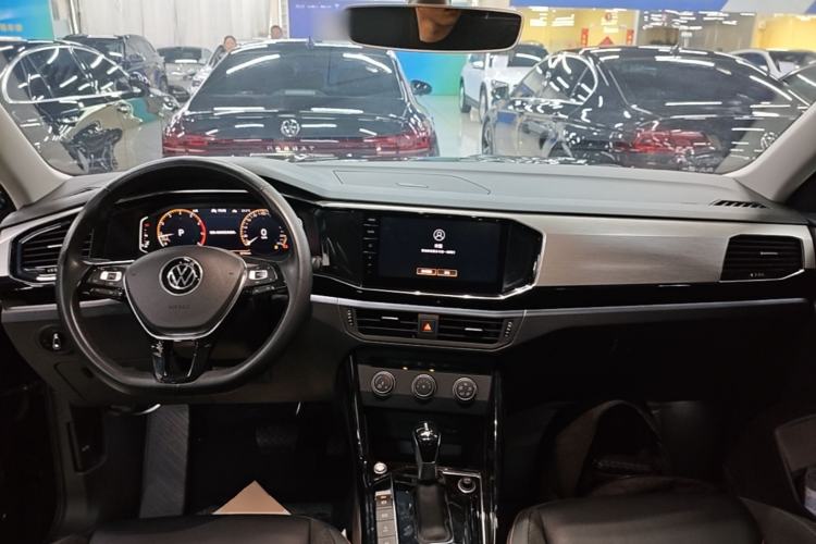 Used Volkswagen Tayron 2021 330TSI Two-Wheel Drive 30th Anniversary Edition Center Console