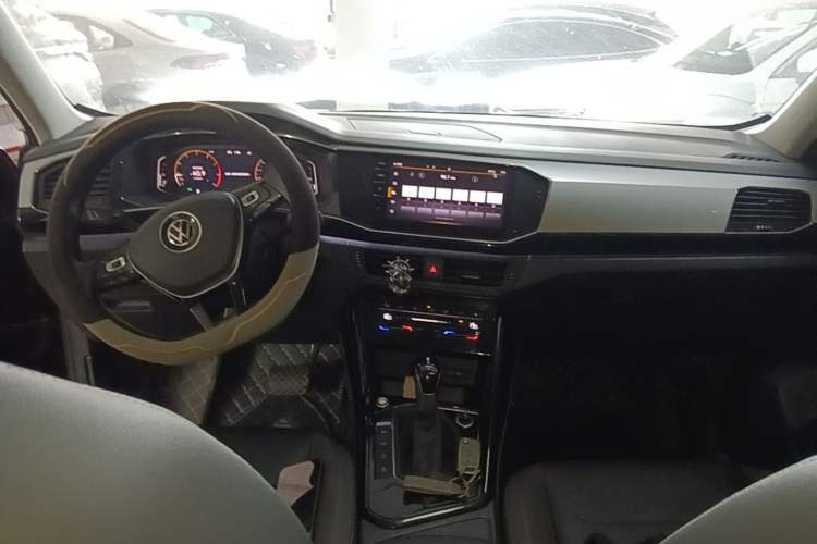 Used Volkswagen Tayron 2021 330TSI Two-Wheel Drive Luxury Smart Connectivity Version Center Console