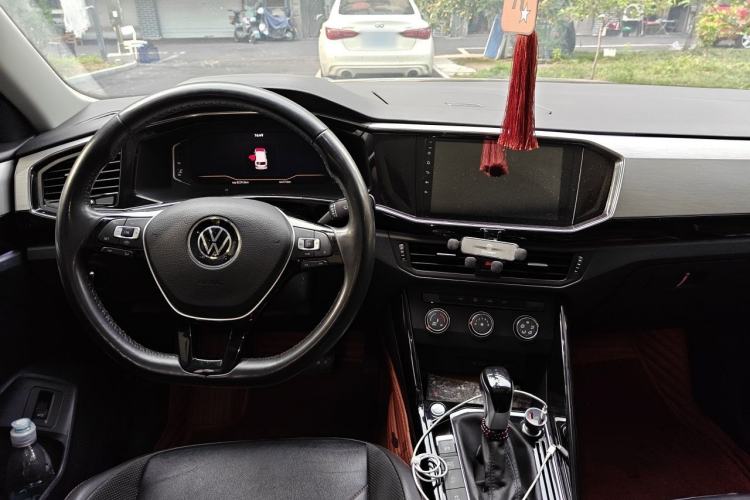 Used Volkswagen Tayron 2021 330TSI Two-Wheel Drive 30th Anniversary Edition Center Console