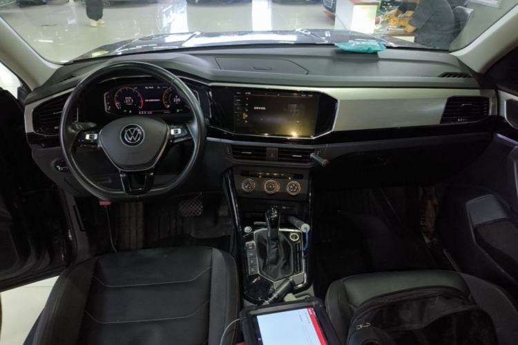 Used Volkswagen Tayron 2021 330TSI Two-Wheel Drive 30th Anniversary Edition Center Console
