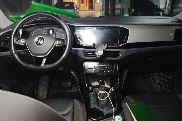 Used Volkswagen Tayron 2021 330TSI Two-Wheel Drive Luxury Smart Connectivity Version Center Console