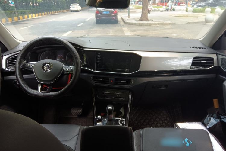 Used Volkswagen Tayron 2021 330TSI Two-Wheel-Drive 3rd Anniversary Limited Edition Center Console