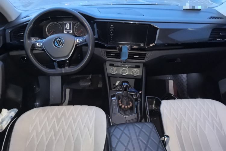 Used Volkswagen Tayron 2021 280TSI Two-Wheel Drive Comfort Connect Edition Center Console