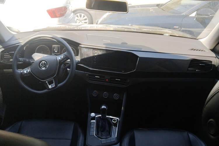 Used Volkswagen Tayron 2021 280TSI Two-Wheel Drive Comfort Connect Edition Center Console