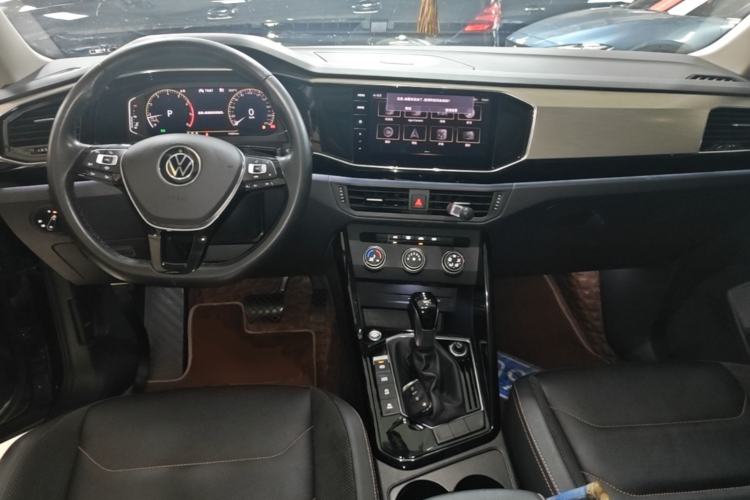 Used Volkswagen Tayron 2021 330TSI Two-Wheel Drive 30th Anniversary Edition Center Console