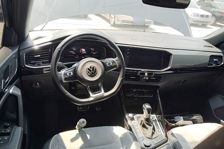 Used Volkswagen Tayron 2021 380TSI All-Wheel Drive R-Line Connected Version Center Console