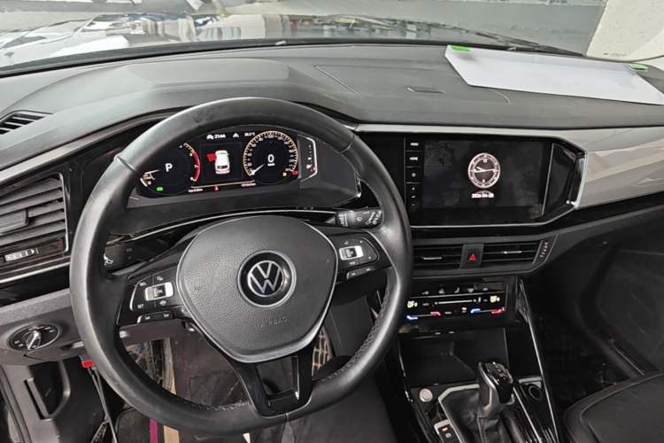 Used Volkswagen Tayron 2021 330TSI Two-Wheel-Drive 3rd Anniversary Limited Edition Center Console