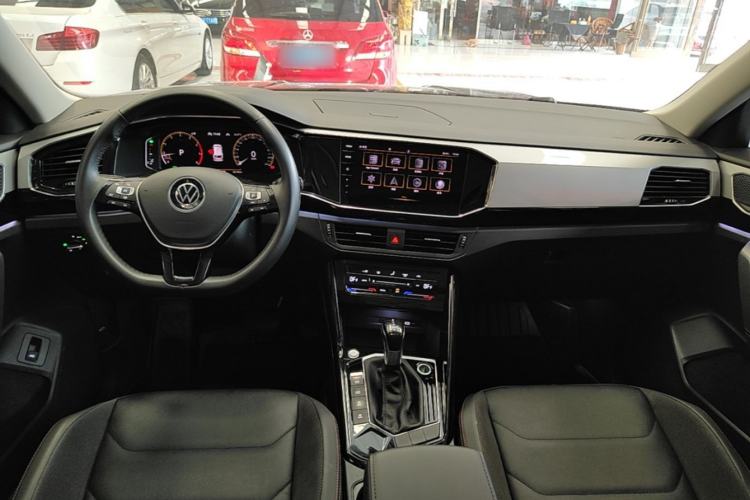 Used Volkswagen Tayron 2021 330TSI Two-Wheel-Drive 3rd Anniversary Limited Edition Center Console