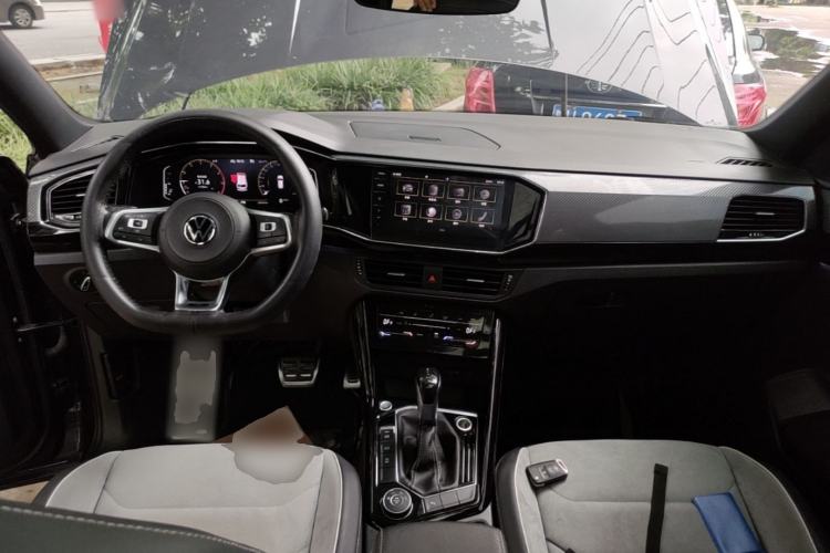 Used Volkswagen Tayron 2021 380TSI All-Wheel Drive R-Line Connected Version Center Console