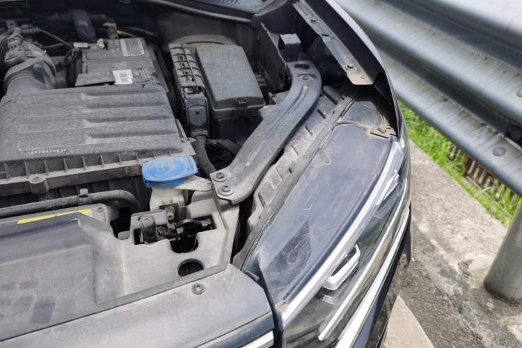 Used Volkswagen Tayron 2021 330TSI Two-Wheel Drive Luxury Smart Connectivity Version Engine Bay Left