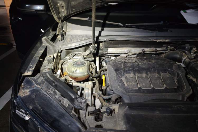 Used Volkswagen Tayron 2021 330TSI Two-Wheel Drive Luxury Smart Connectivity Version Engine Bay Right