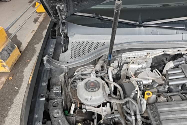 Used Volkswagen Tayron 2021 280TSI Two-Wheel Drive Luxury Smart Connectivity Version Engine Bay Right