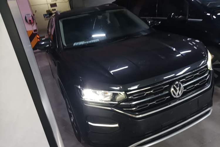 Used Volkswagen Tayron 2021 330TSI Two-Wheel Drive Luxury Smart Connectivity Version Front Right 45 Deg