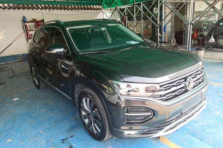 Used Volkswagen Tayron 2021 330TSI Two-Wheel-Drive 3rd Anniversary Limited Edition Front Right 45 Deg