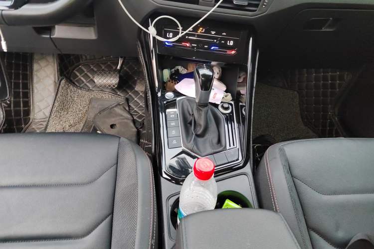 Used Volkswagen Tayron 2021 330TSI Two-Wheel Drive Luxury Smart Connectivity Version Gear Lever