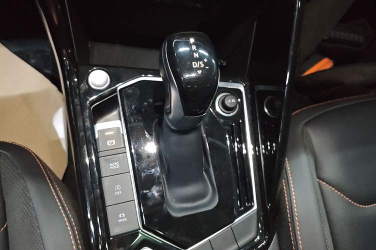 Used Volkswagen Tayron 2021 330TSI Two-Wheel Drive 30th Anniversary Edition Gear Lever
