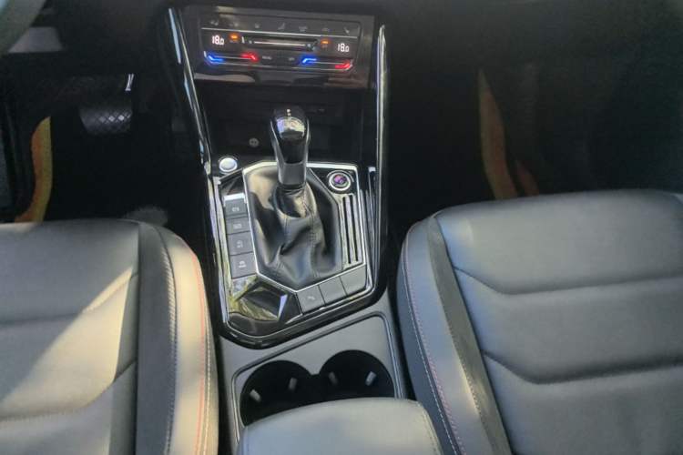 Used Volkswagen Tayron 2021 330TSI Two-Wheel Drive Luxury Connected Version Plus Gear Lever