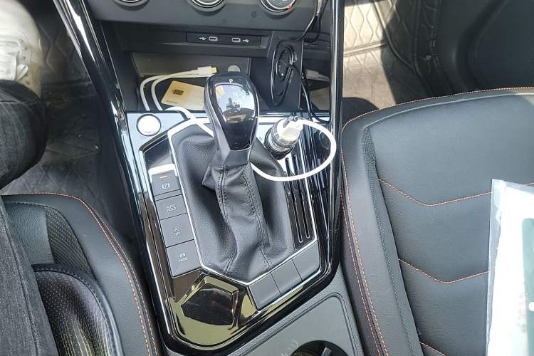 Used Volkswagen Tayron 2021 330TSI Two-Wheel Drive 30th Anniversary Edition Gear Lever