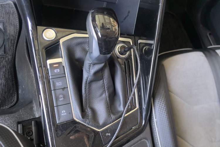 Used Volkswagen Tayron 2021 330TSI Two-Wheel-Drive 3rd Anniversary Limited Edition Plus Gear Lever