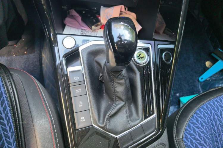 Used Volkswagen Tayron 2021 330TSI Two-Wheel-Drive 3rd Anniversary Limited Edition Gear Lever
