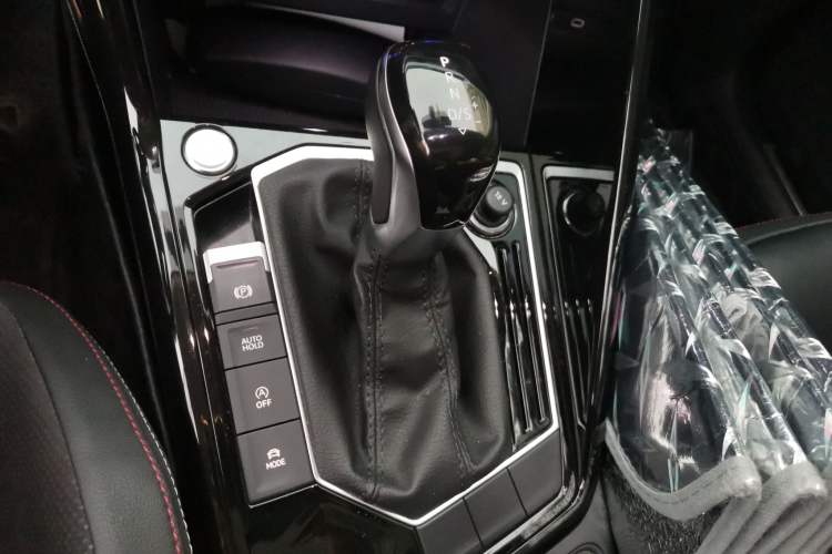 Used Volkswagen Tayron 2021 330TSI Two-Wheel-Drive 3rd Anniversary Limited Edition Gear Lever