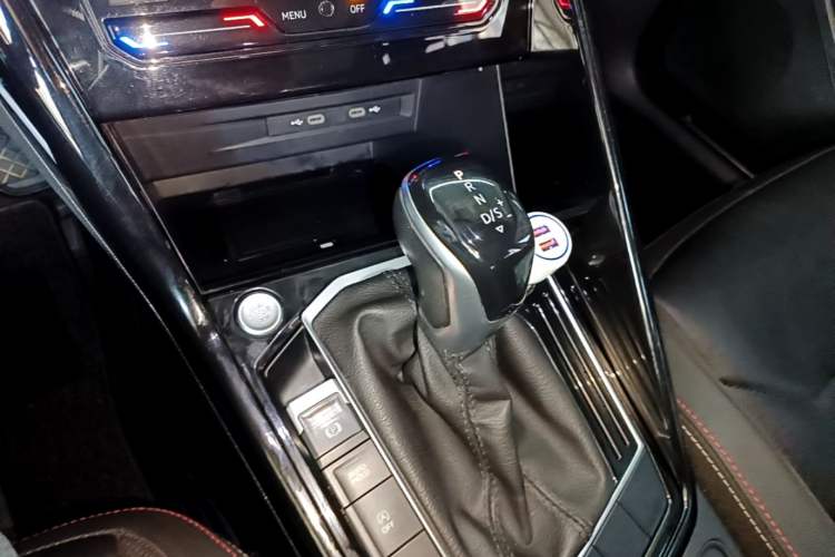 Used Volkswagen Tayron 2021 330TSI Two-Wheel Drive Luxury Smart Connectivity Version Gear Lever