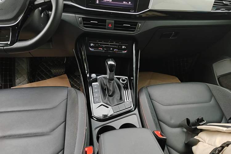 Used Volkswagen Tayron 2021 330TSI Two-Wheel Drive Luxury Smart Connectivity Version Gear Lever