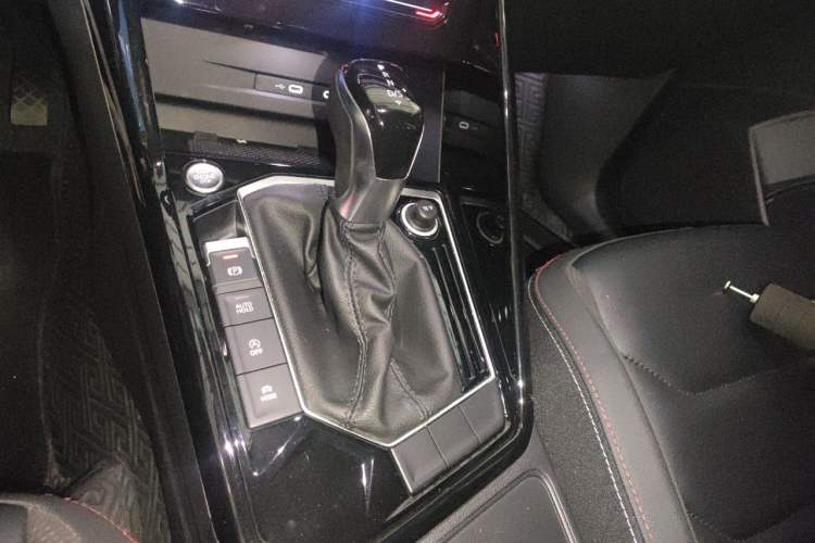 Used Volkswagen Tayron 2021 330TSI Two-Wheel-Drive 3rd Anniversary Limited Edition Gear Lever