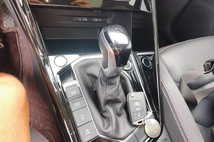 Used Volkswagen Tayron 2021 330TSI Two-Wheel Drive Luxury Smart Connectivity Version Gear Lever
