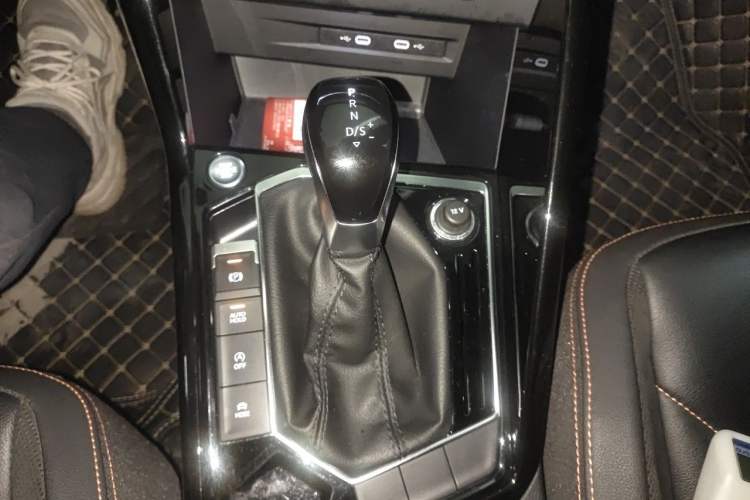 Used Volkswagen Tayron 2021 330TSI Two-Wheel Drive 30th Anniversary Edition Gear Lever