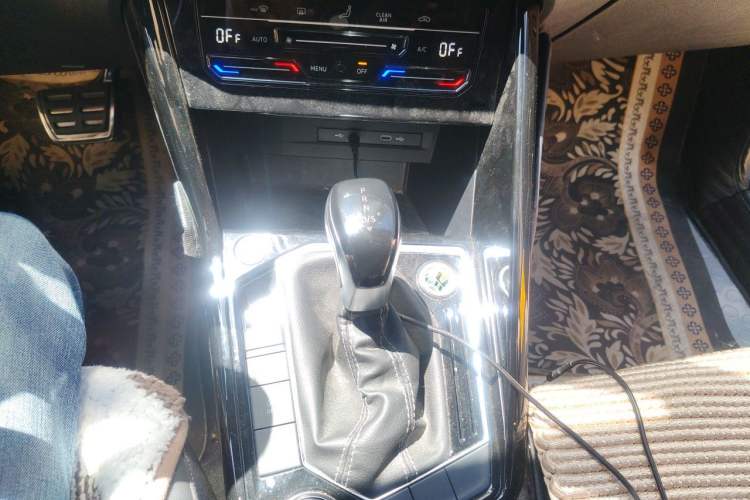 Used Volkswagen Tayron 2021 380TSI All-Wheel Drive R-Line Connected Version Gear Lever