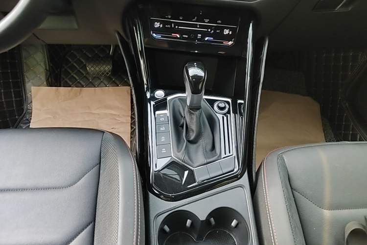 Used Volkswagen Tayron 2021 330TSI Two-Wheel Drive Luxury Smart Connectivity Version Gear Lever