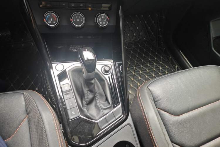 Used Volkswagen Tayron 2021 330TSI Two-Wheel Drive 30th Anniversary Edition Gear Lever