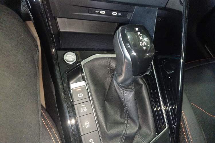 Used Volkswagen Tayron 2021 330TSI Two-Wheel Drive 30th Anniversary Edition Gear Lever