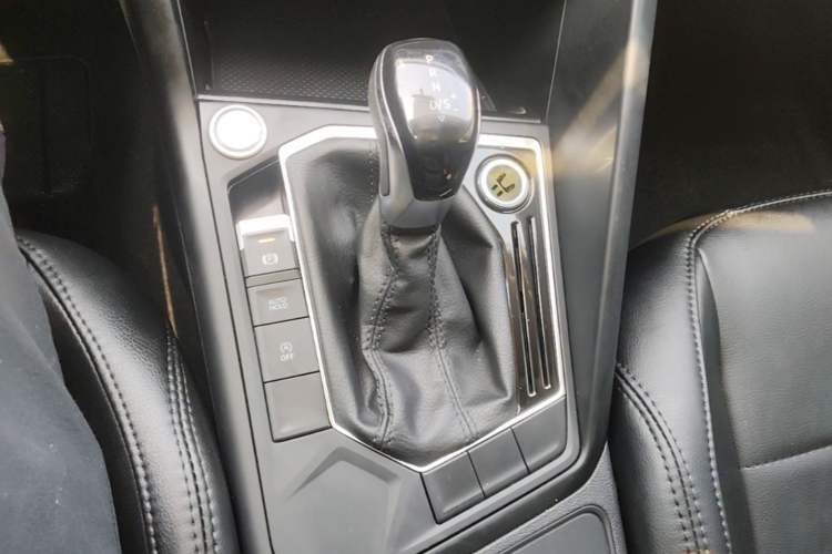 Used Volkswagen Tayron 2021 280TSI Two-Wheel Drive Comfort Connect Edition Gear Lever