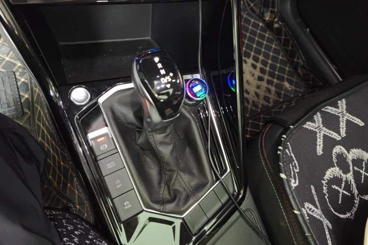 Used Volkswagen Tayron 2021 330TSI Two-Wheel Drive Luxury Smart Connectivity Version Gear Lever