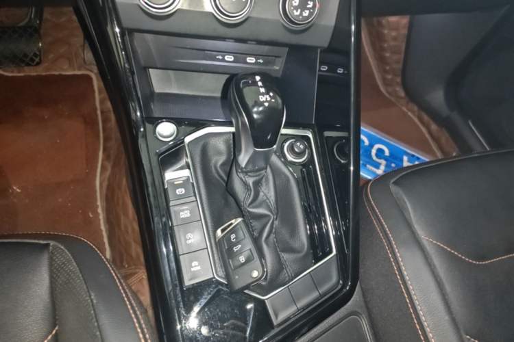 Used Volkswagen Tayron 2021 330TSI Two-Wheel Drive 30th Anniversary Edition Gear Lever