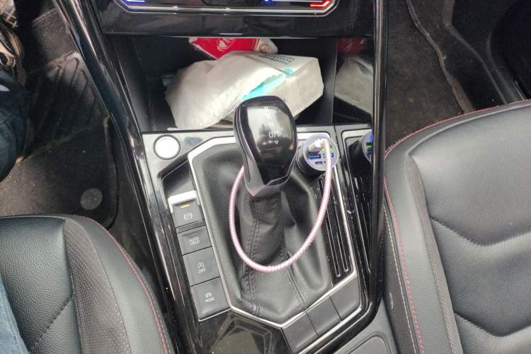 Used Volkswagen Tayron 2021 330TSI Two-Wheel Drive Luxury Connected Version Plus Gear Lever